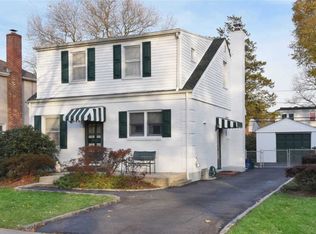 518 Sperry Blvd, New Hyde Park, NY 11040