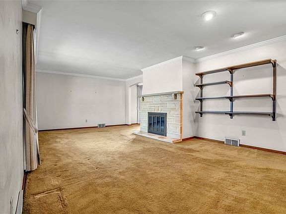 5th image of 212 Lexington Dr