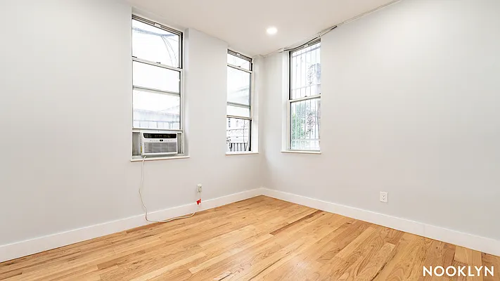 Rented by Nooklyn NYC LLC | media 4