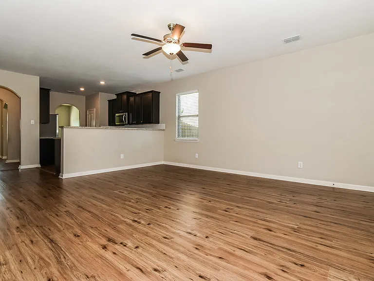 204 Aaron St — Photo 4