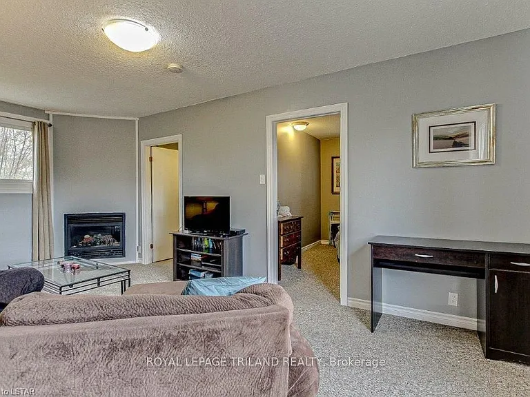 256 Edinburgh St #UPPER — Photo 10