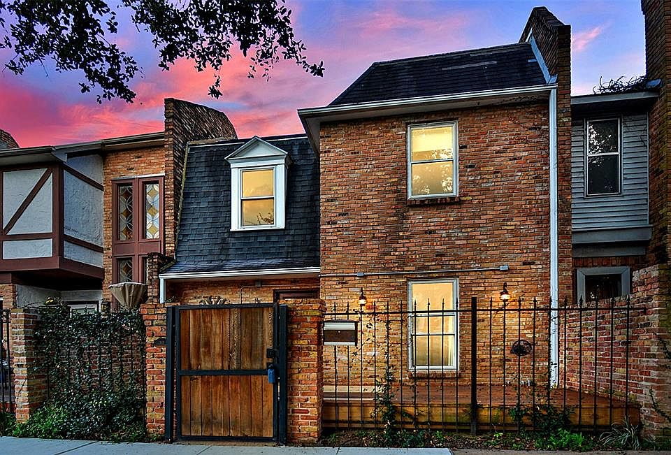 Welcome Home to 2505 Commonwealth Street in the desirable Montrose Community of Hyde Park! There is convenient parking on the street in front of the unit and around the corner on Hyde Park Boulevard.