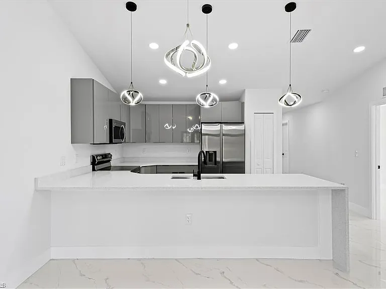 1010 Jaguar Blvd — Photo 4