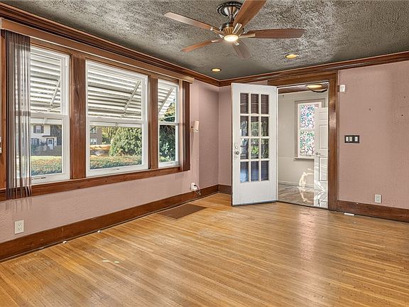 4th image of 854 Genesee Park Blvd