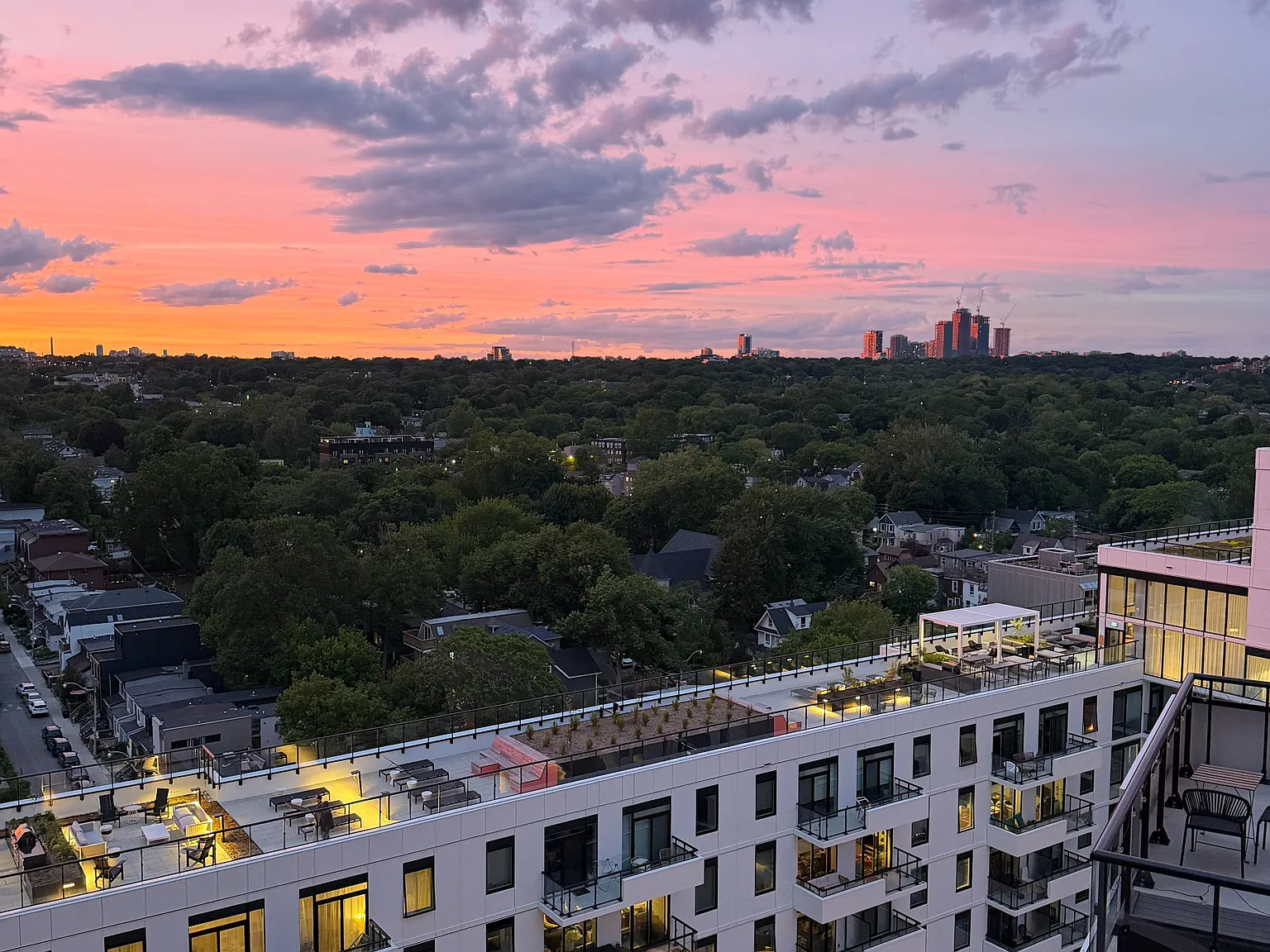 QA Condos — Photo 2