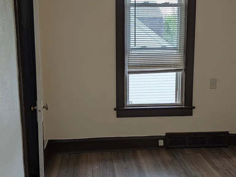 526 Ogden Ave — Photo 17