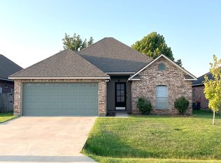 102 Country Village Dr, Youngsville, LA 70592