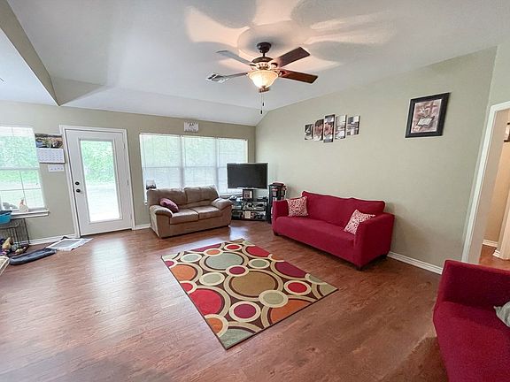 5th image of 406 Shadow Wood Dr