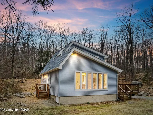 105 Lakewood Ct, Canadensis, PA 18325