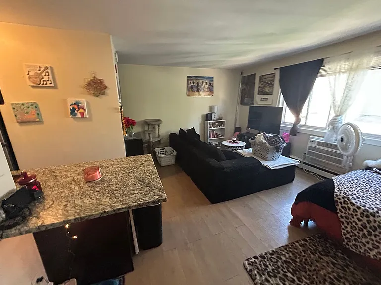 1535 N Van Buren St — Photo 31