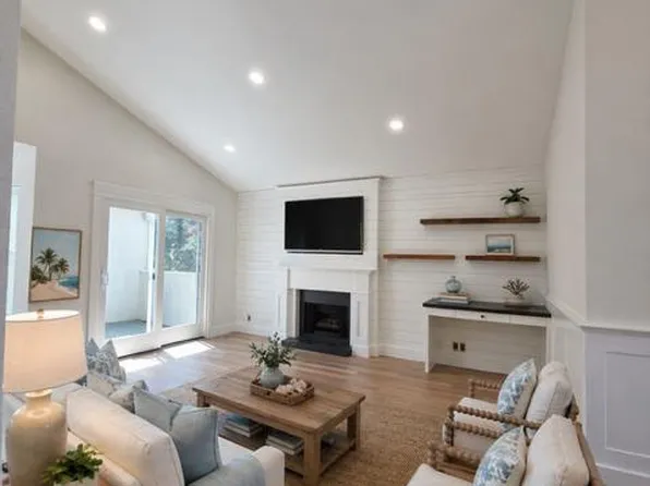 245 Mesa Dr APT C, Costa Mesa, CA 92627