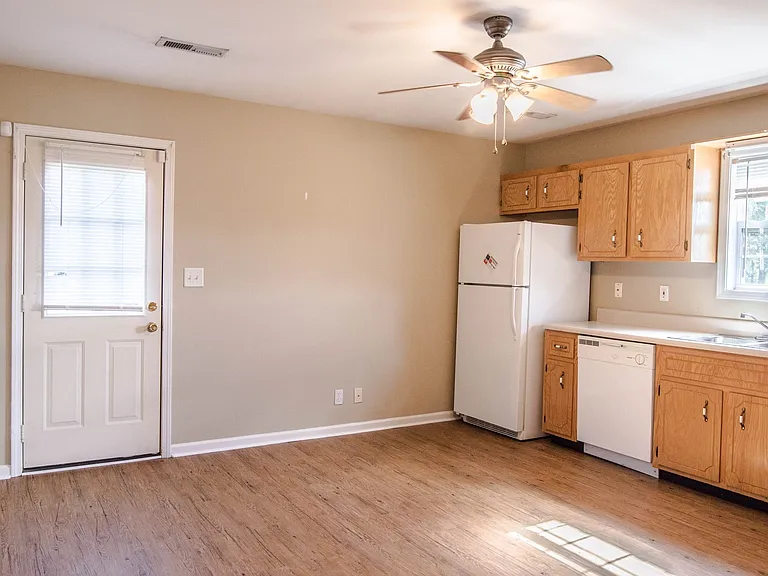 293 Executive Ave — Photo 6