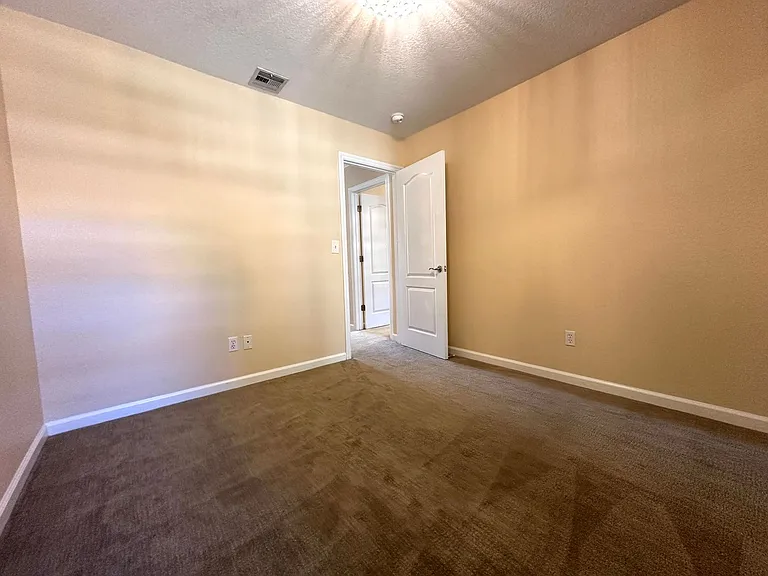 4004 Elmo Loop #D — Photo 14
