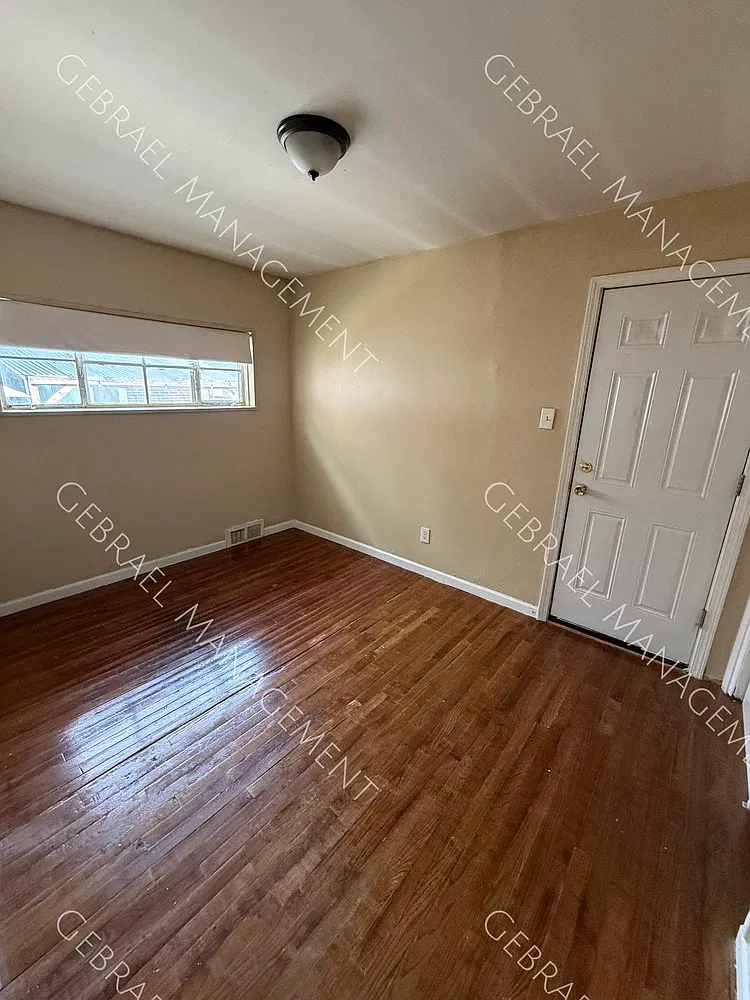 18234 Lesure St — Photo 2