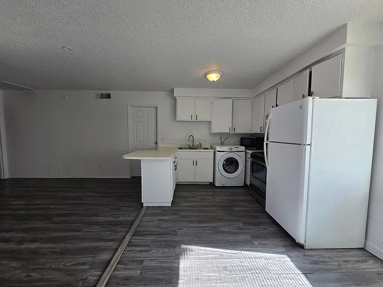 2937 Stewart Ave — Photo 16