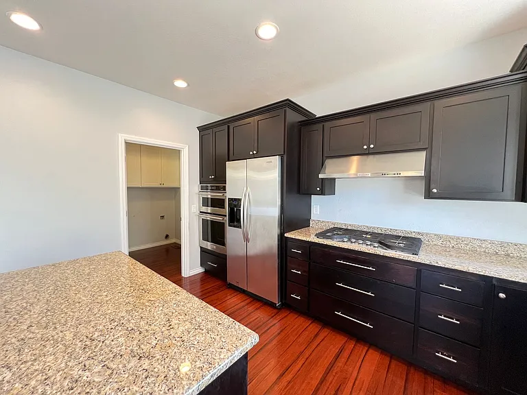 1592 Kingston Way — Photo 6