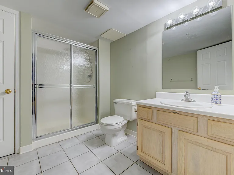 42 Ellsworth Dr — Photo 44