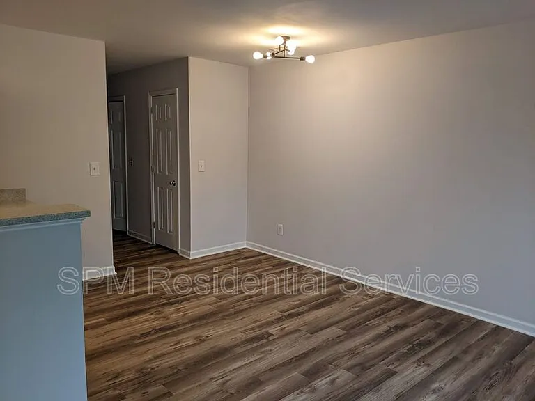2105 Dexter St — Photo 4