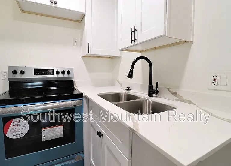 7122 N 48th Ave #5A — Photo 2