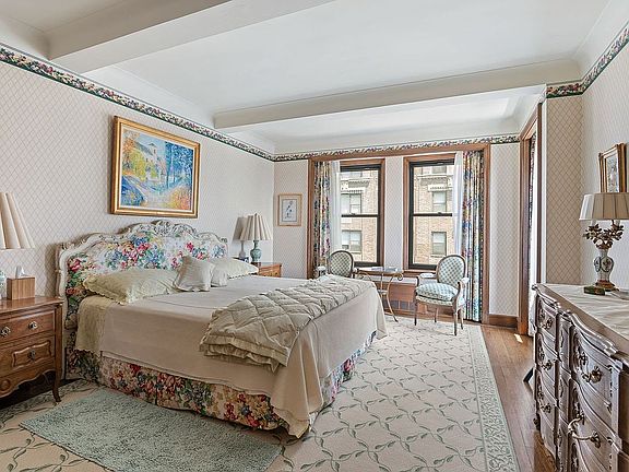 4th image of 30 Beekman Pl #8D
