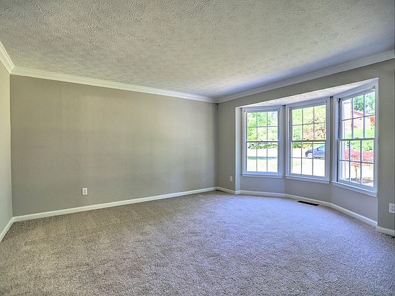 4th image of 4026 Watkins Glen Dr