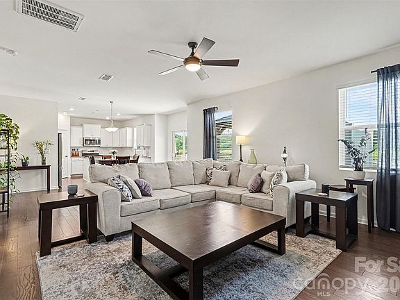 3rd image of 1512 Felthorpe Way