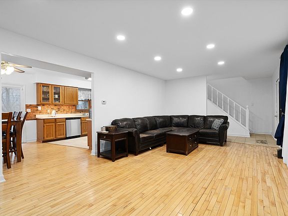 5th image of 36556 N Marilyn Ln