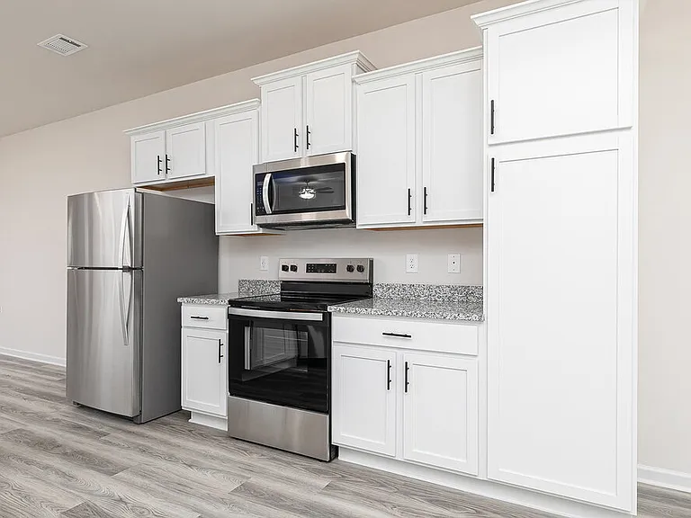 641 Mackenzie Cv — Photo 5