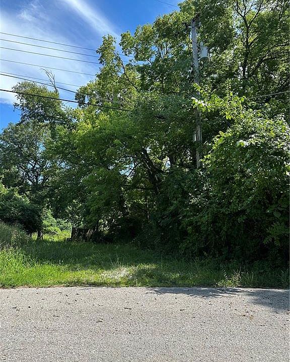 2nd image of 3621 NE Hill Haven Rd