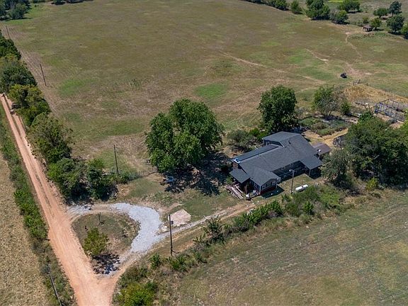 3rd image of 571 Cardin Rd