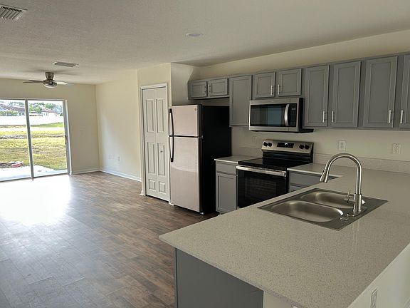 4th image of 738 Camel Ct #740
