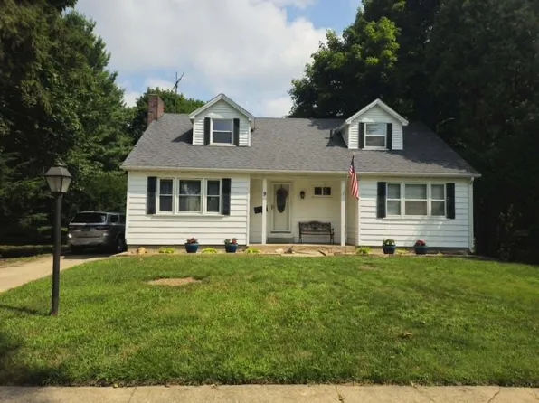 9 Armstrong St, Hillsdale, MI 49242