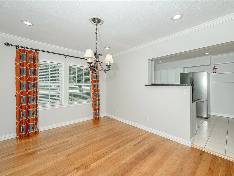 709 Inwood Dr — Photo 8