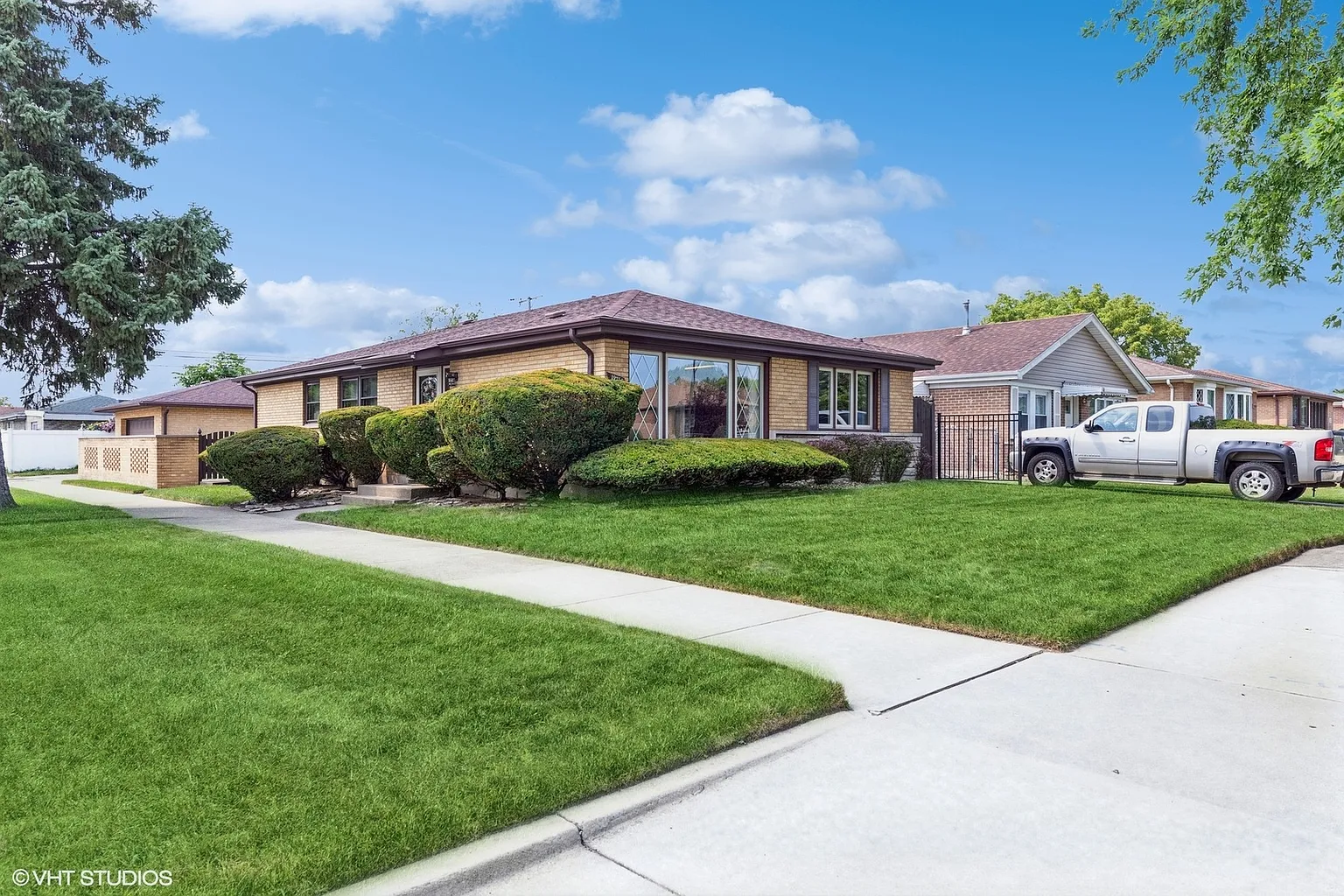 12756 S Muskegon Ave photo 1