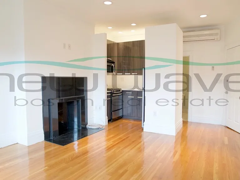 254 Newbury St #4 — Photo 4