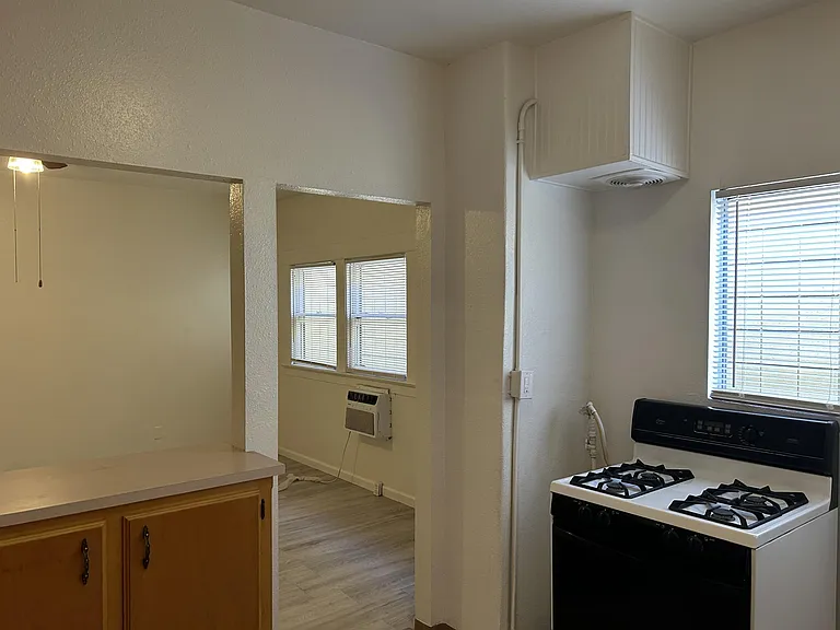 1218 L St #B — Photo 8