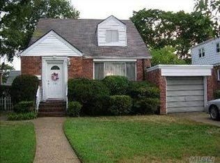 245 Whitehall Rd S, Garden City South, NY 11530