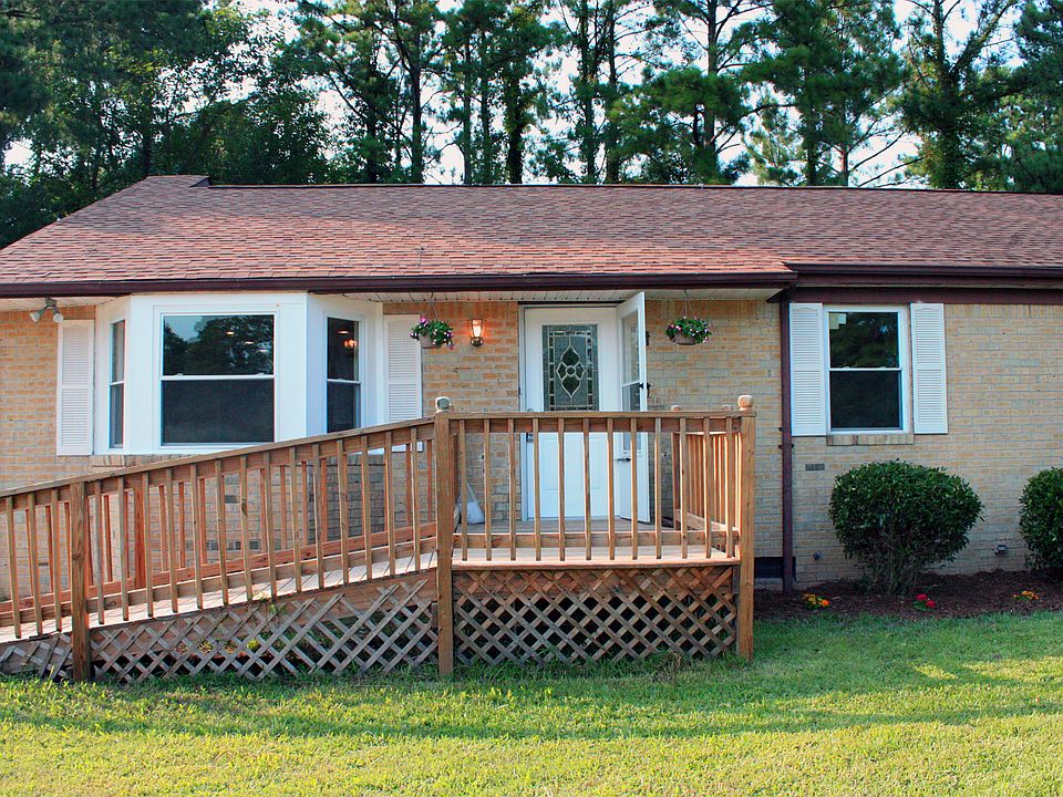 1st image of 4 Carrington Ct E