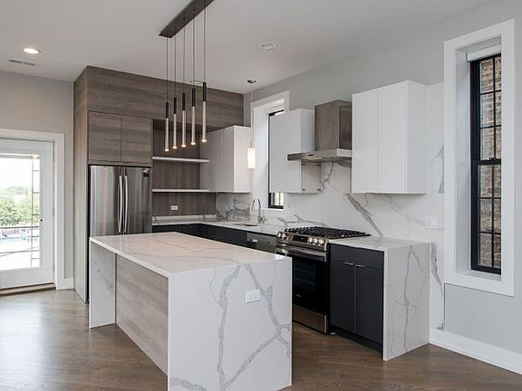 3rd image of 1436 W Blackhawk St #302