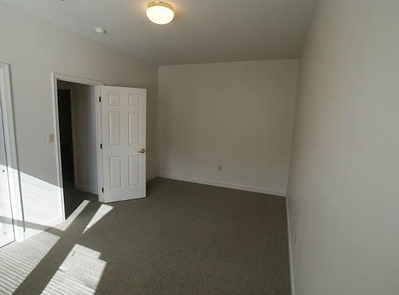 Master Bedroom (16x10)