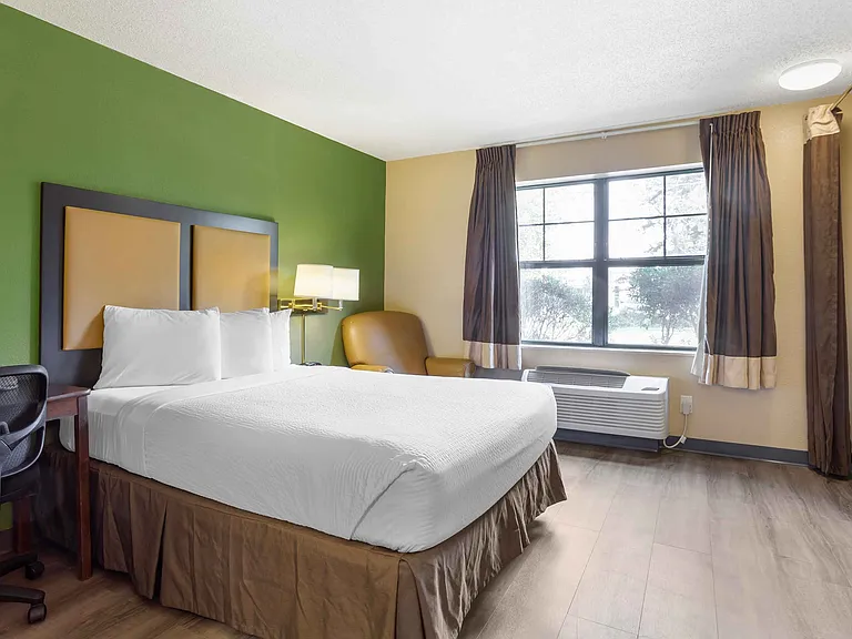 Studio Suite - 1 Queen Bed