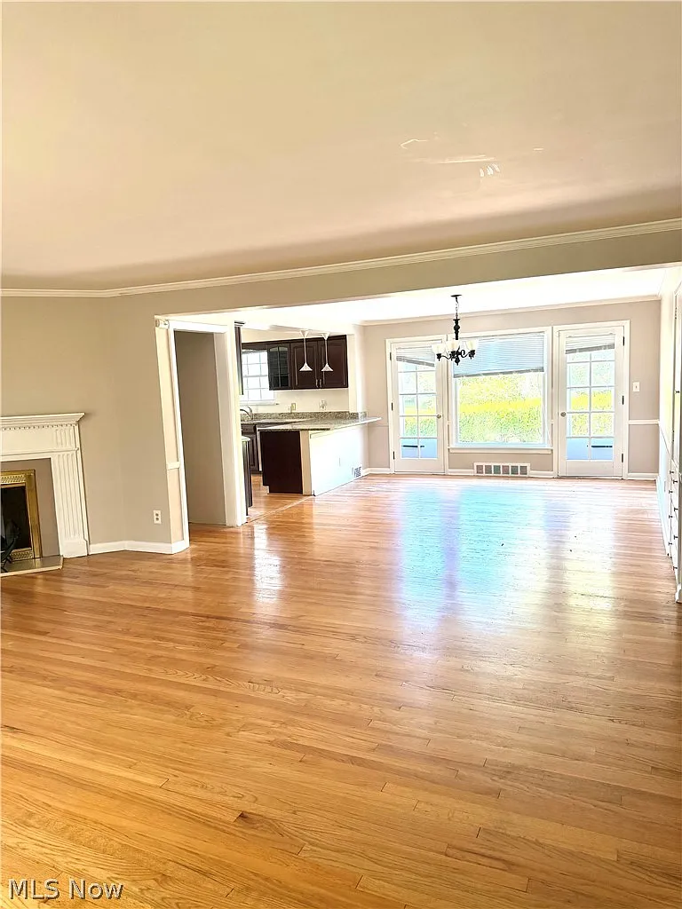 5 bed, 3.5 bath, 3424 sqft, $4,200 — Photo 3
