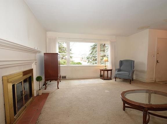 3rd image of 429 Dover Ave