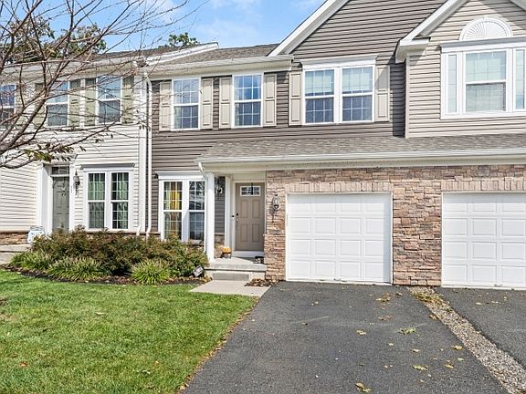 2nd image of 33 Woodland Way