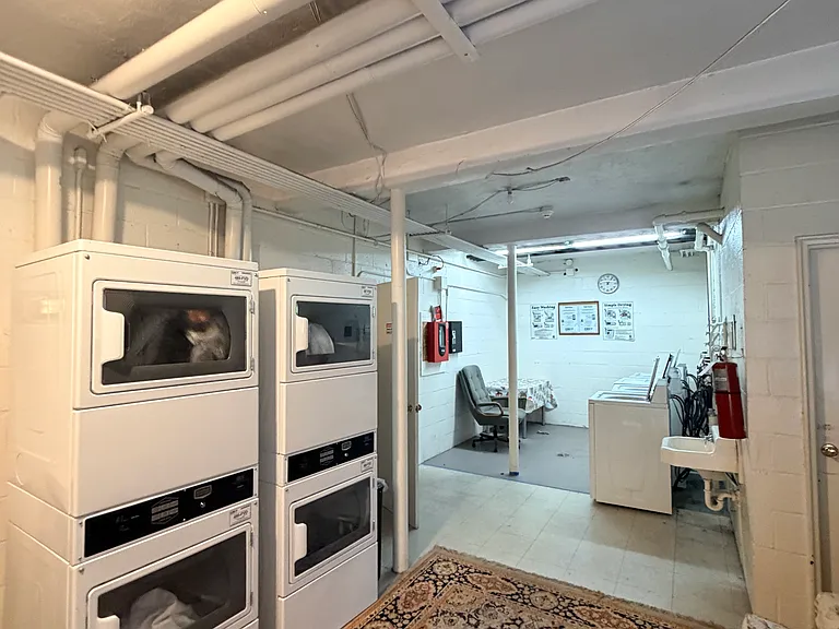 572 Whitney Ave #3E — Photo 11