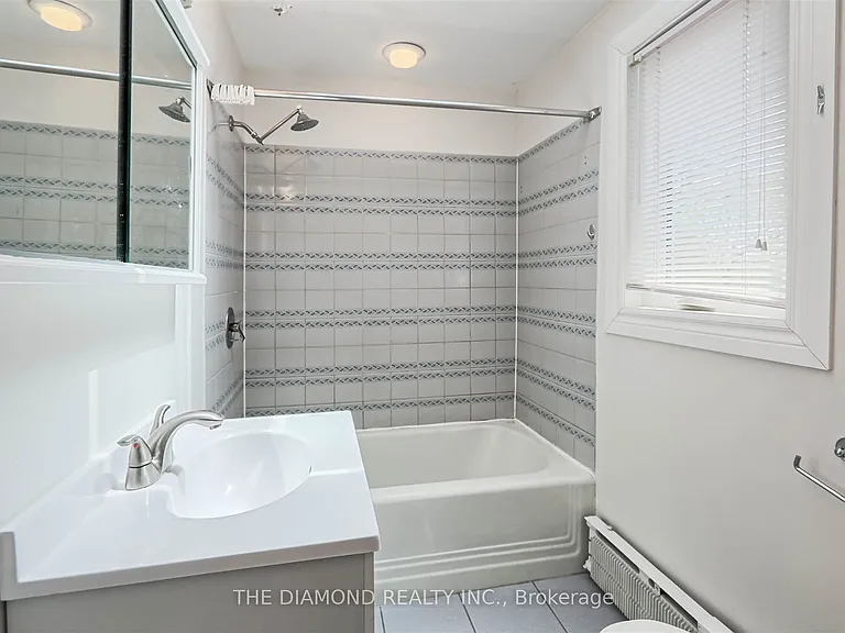 3927 Bloor St W — Photo 27