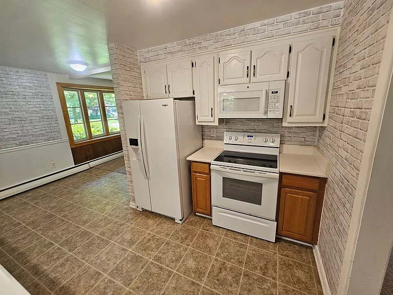 1812 Ashley Dr — Photo 9