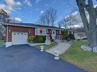 3 Ridge Rd, Morganville, NJ 07751