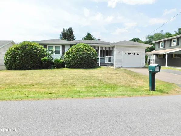 63 Horseshoe Dr, Altoona, PA 16601