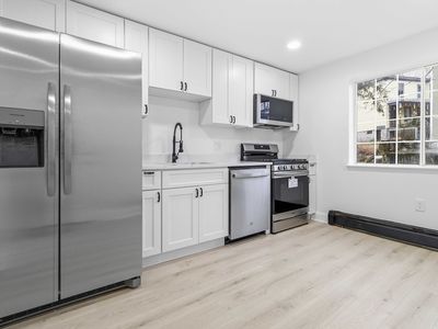 1 19th St APT 3, Lowell, MA, 01850